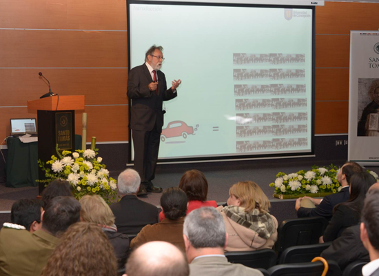 Clase Magistral UST (Fotografía: Claudia Fuentes UST)